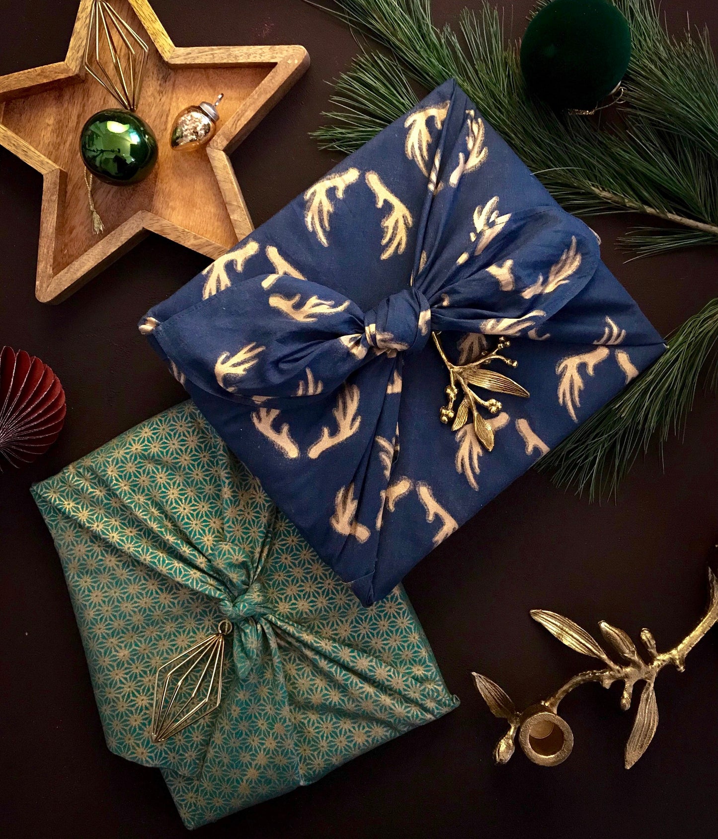 Furoshiki Geschenkstoffe – 9-teiliges Set “Jade & Midnight Reindeer“ 