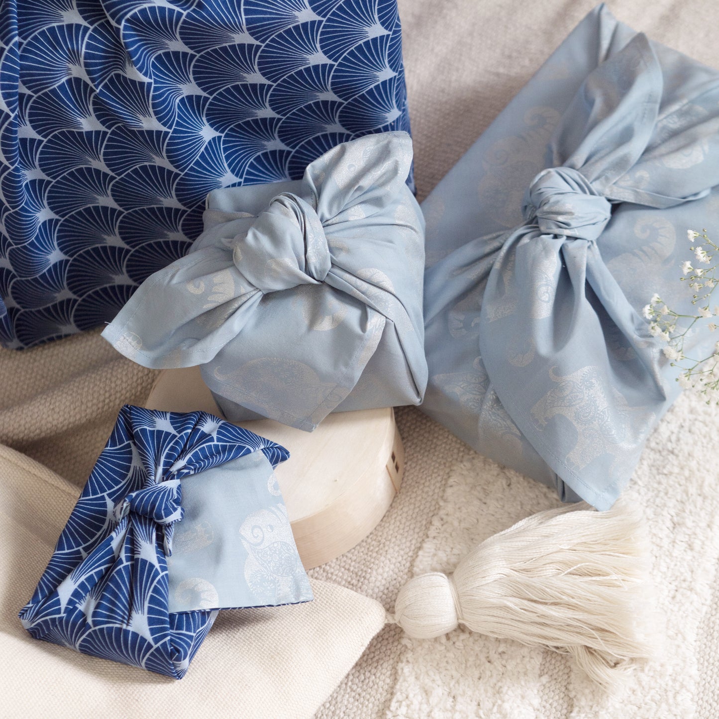 Furoshiki Geschenkstoffe – 9-teiliges Set “Sky Elephants & Indigo Fans“ 