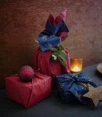 Ruby & Midnight Snowflakes Furoshiki Geschenkstoff – Doppelseitig (Reversibel) 